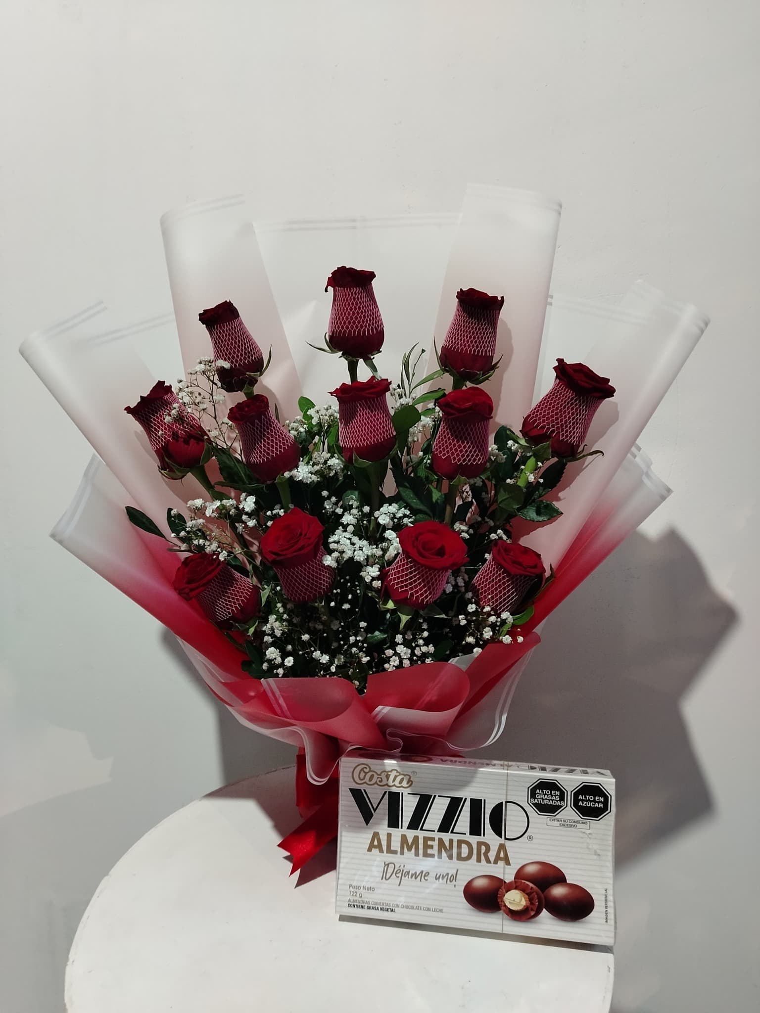 Ramo de Rosas Rojas Con Chocolates